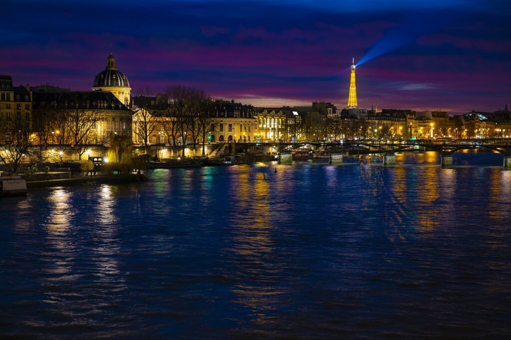 Some beautiful Paris pictures from Pixabay.